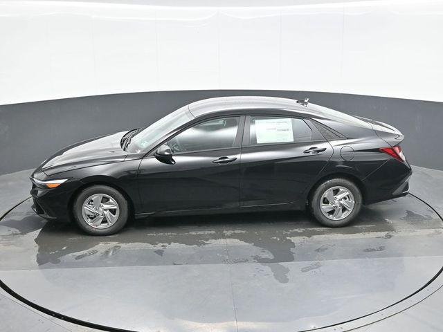 New 2026 Black Hyundai SE image 12