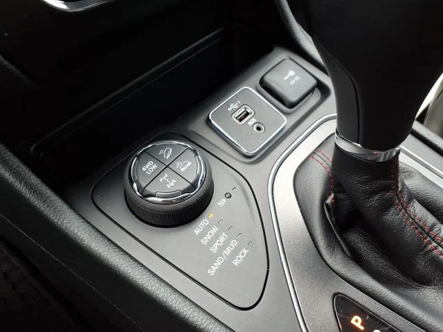 Used 2022 Gray Jeep Trailhawk image 27