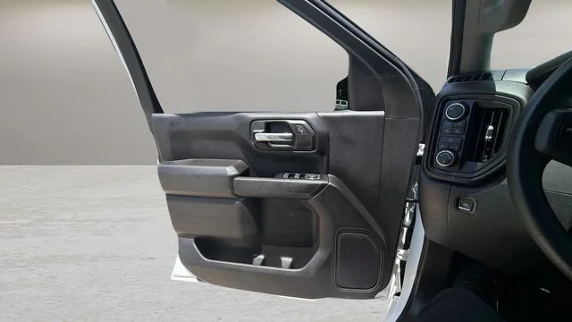 Used 2025 White Chevrolet Custom image 14