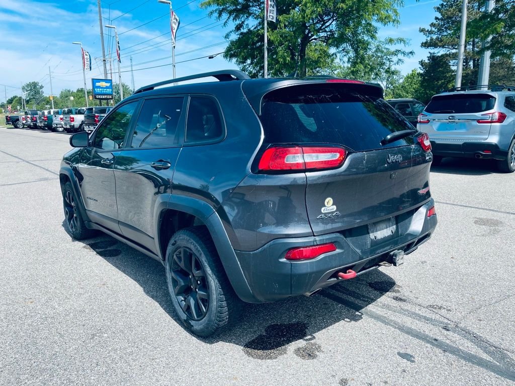 Used 2018 Gray Jeep Trailhawk image 3