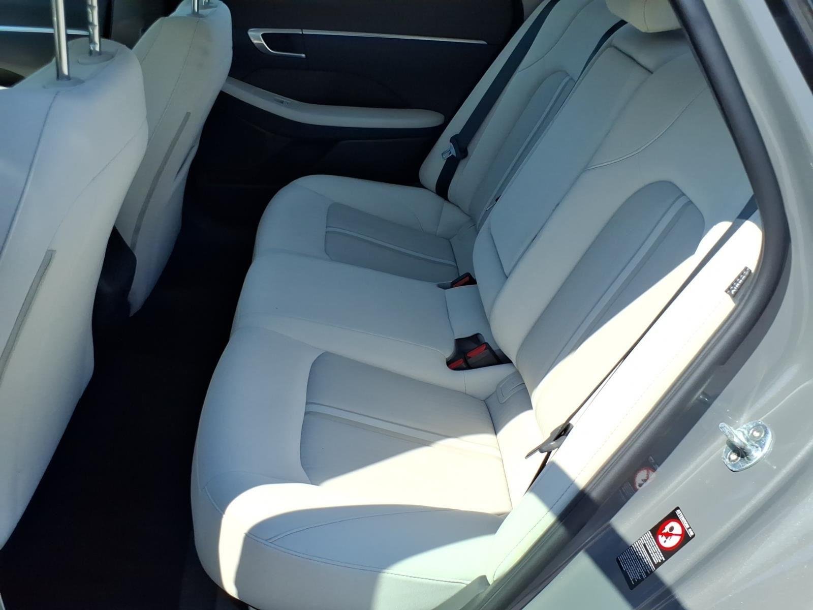 Used 2022 Hampton Gray Hyundai SEL image 21