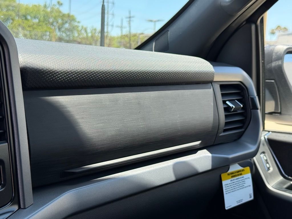New 2026 Oxford White Ford XLT image 8