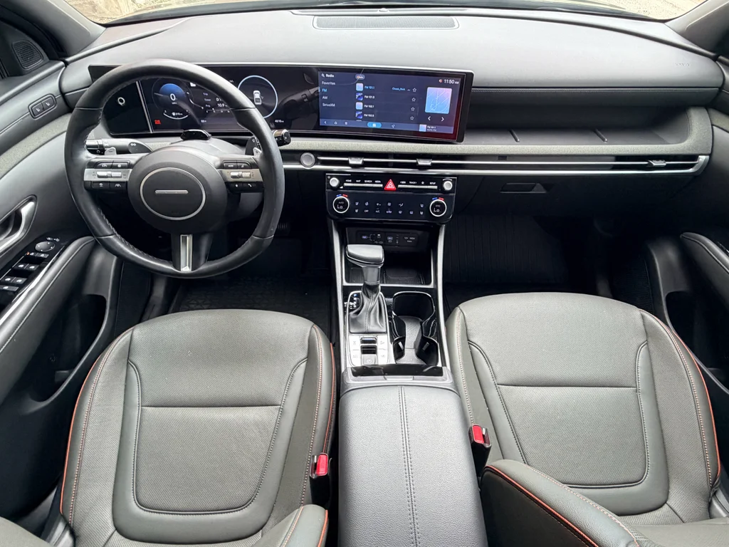 Used 2025 Rockwood Green Hyundai Limited image 16