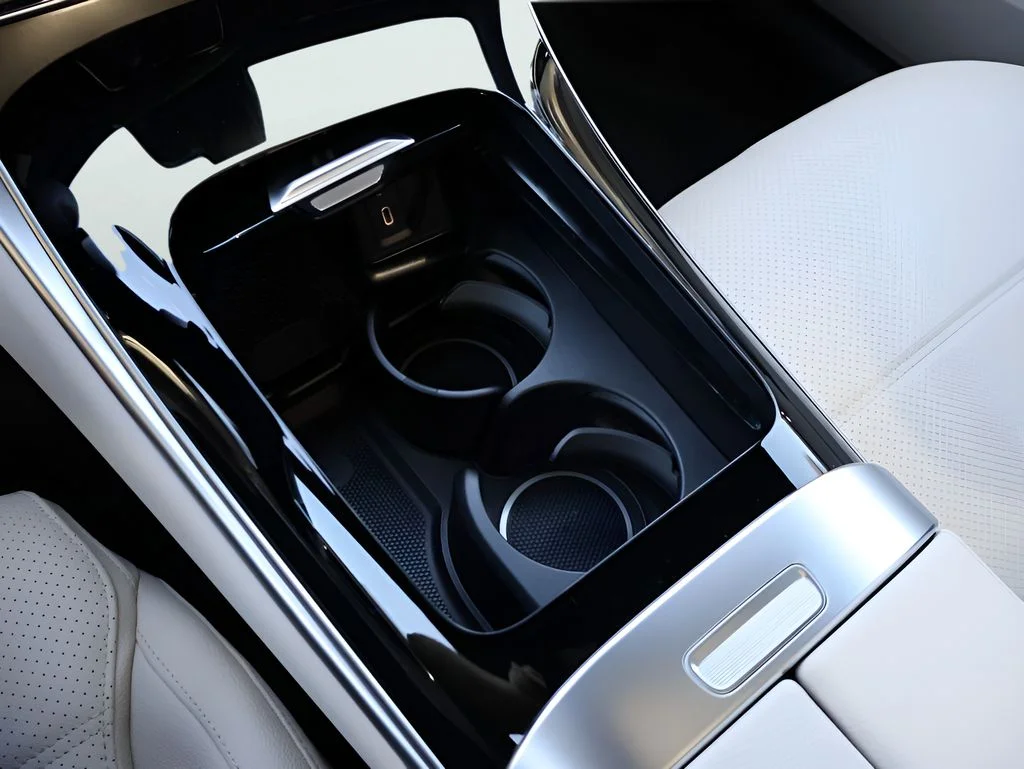 New 2026 Obsidian Black Metallic Mercedes-Benz GLC 300 image 28
