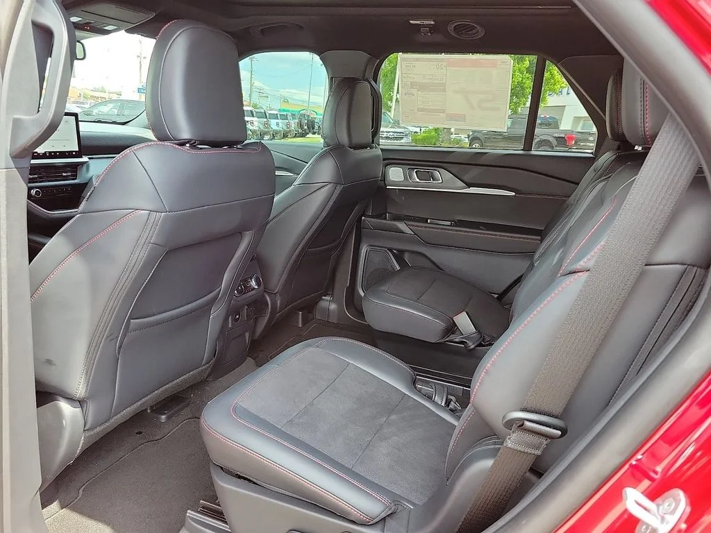 2026 Ford Explorer ST - Photo 10