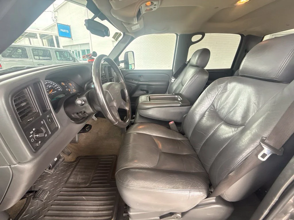 Used 2007 Graystone Metallic Chevrolet LT image 18