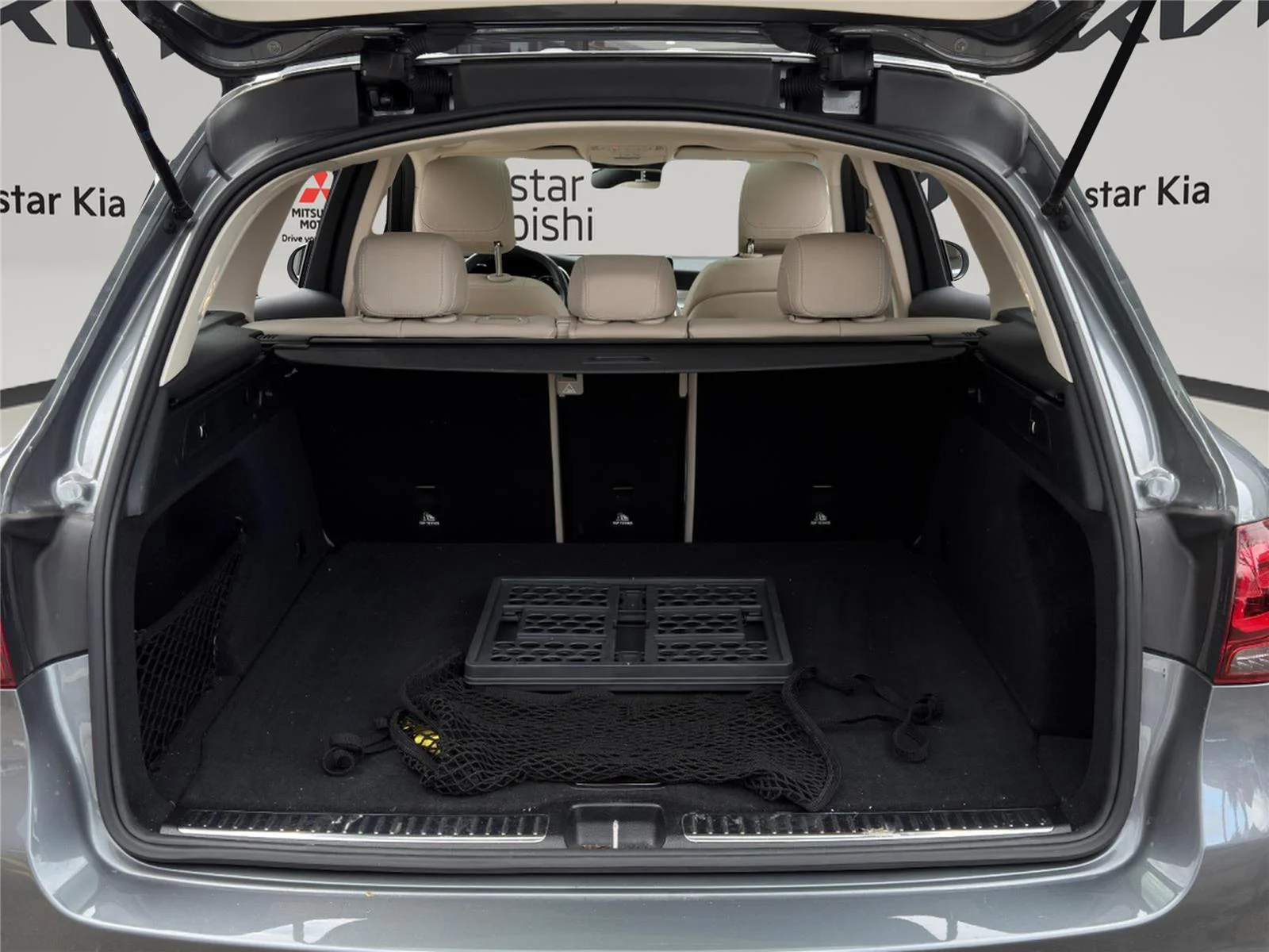 Used 2022 Selenite Grey Metallic Mercedes-Benz GLC 300 image 26