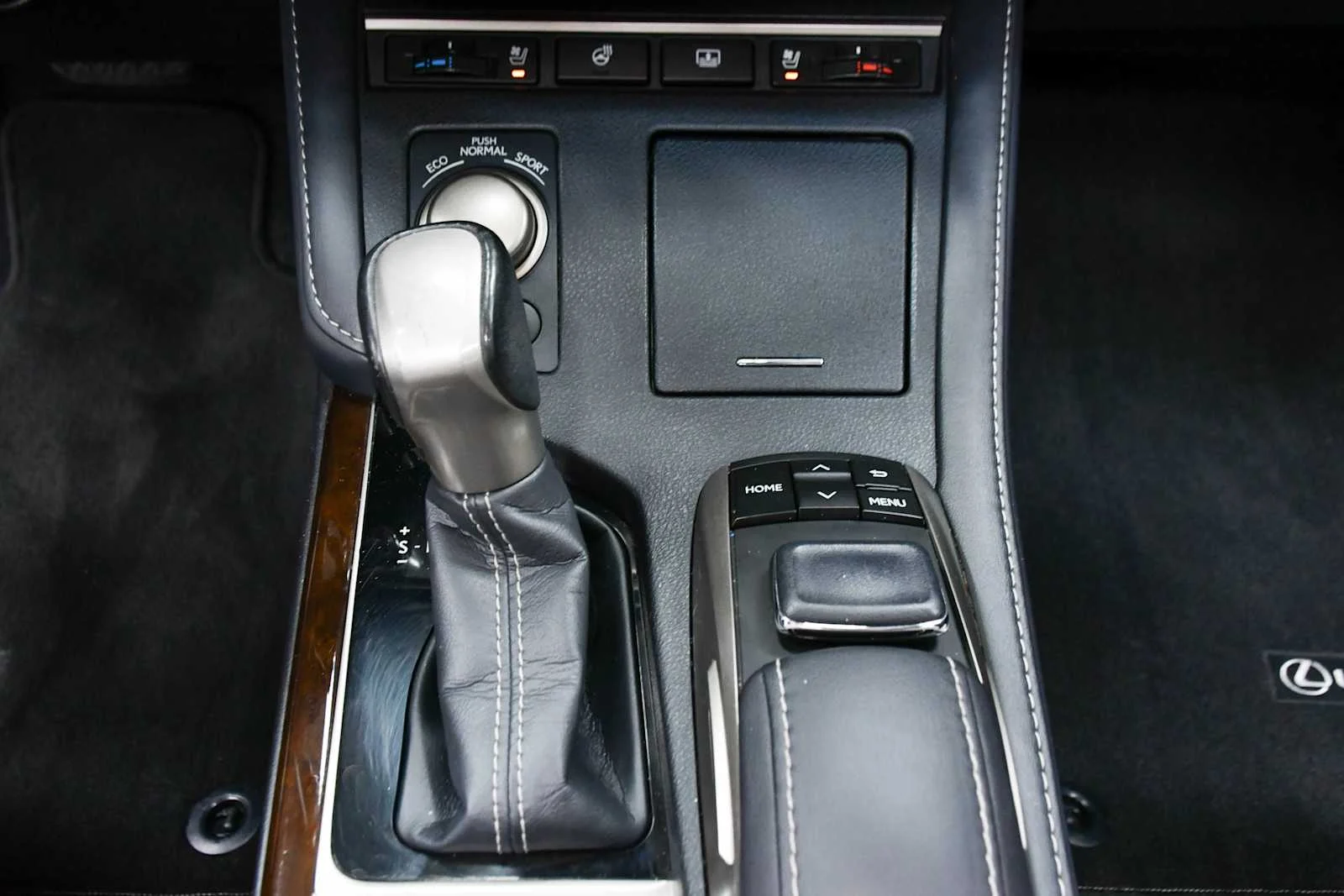 Used 2018 Matador Red Mica Lexus  image 23