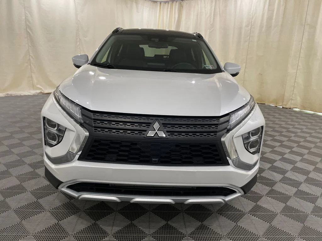Used 2024 White Diamond Mitsubishi SE image 2