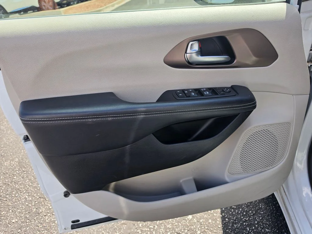 Used 2023 White Chrysler LX image 13