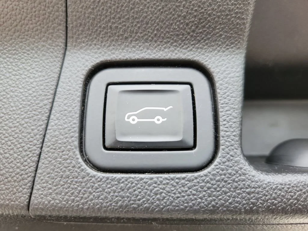 Used 2020 Carbon Black Metallic GMC SLE image 10