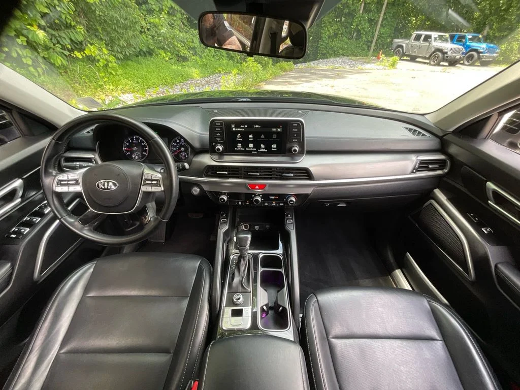 Used 2021 Black Kia S image 19