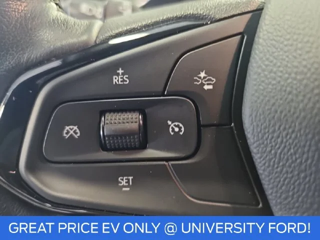 Used 2023 White Chevrolet LT image 17
