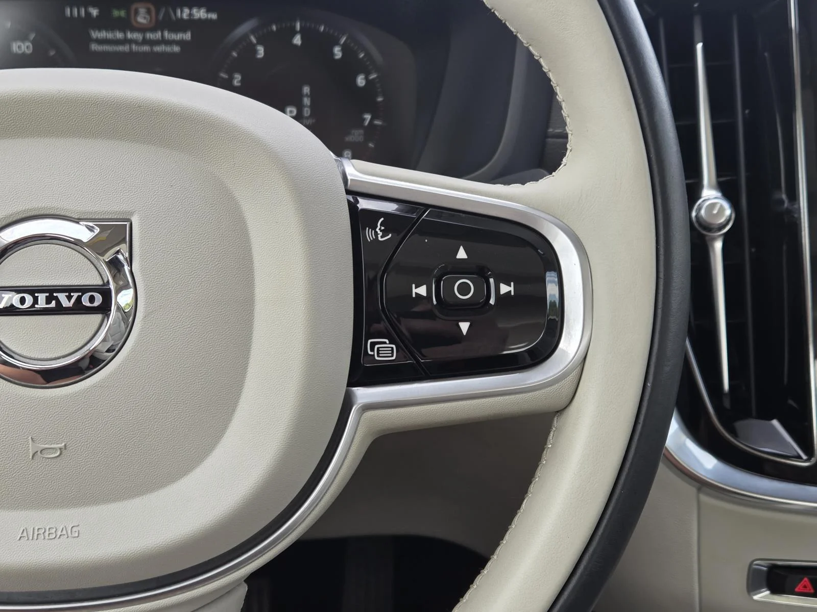 Certified Used 2022 Crystal White Metallic Volvo Inscription image 19