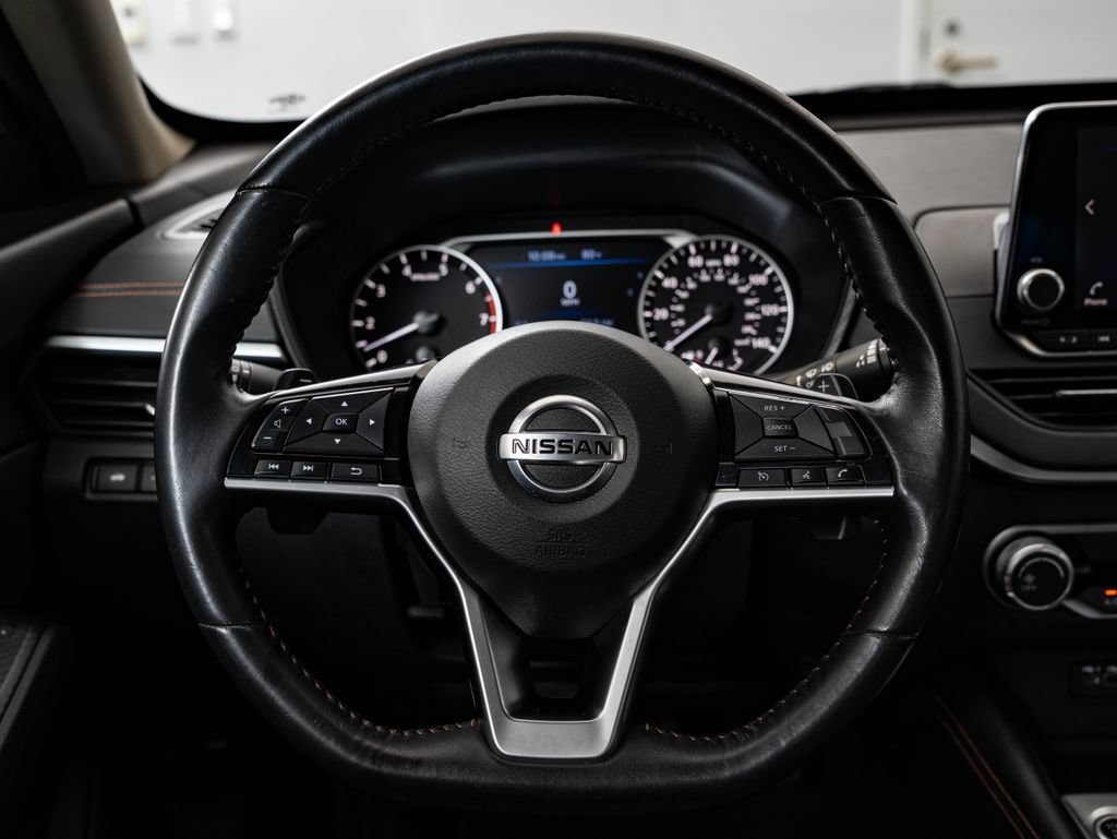 Used 2019 Super Black Nissan 2.5 SR image 37