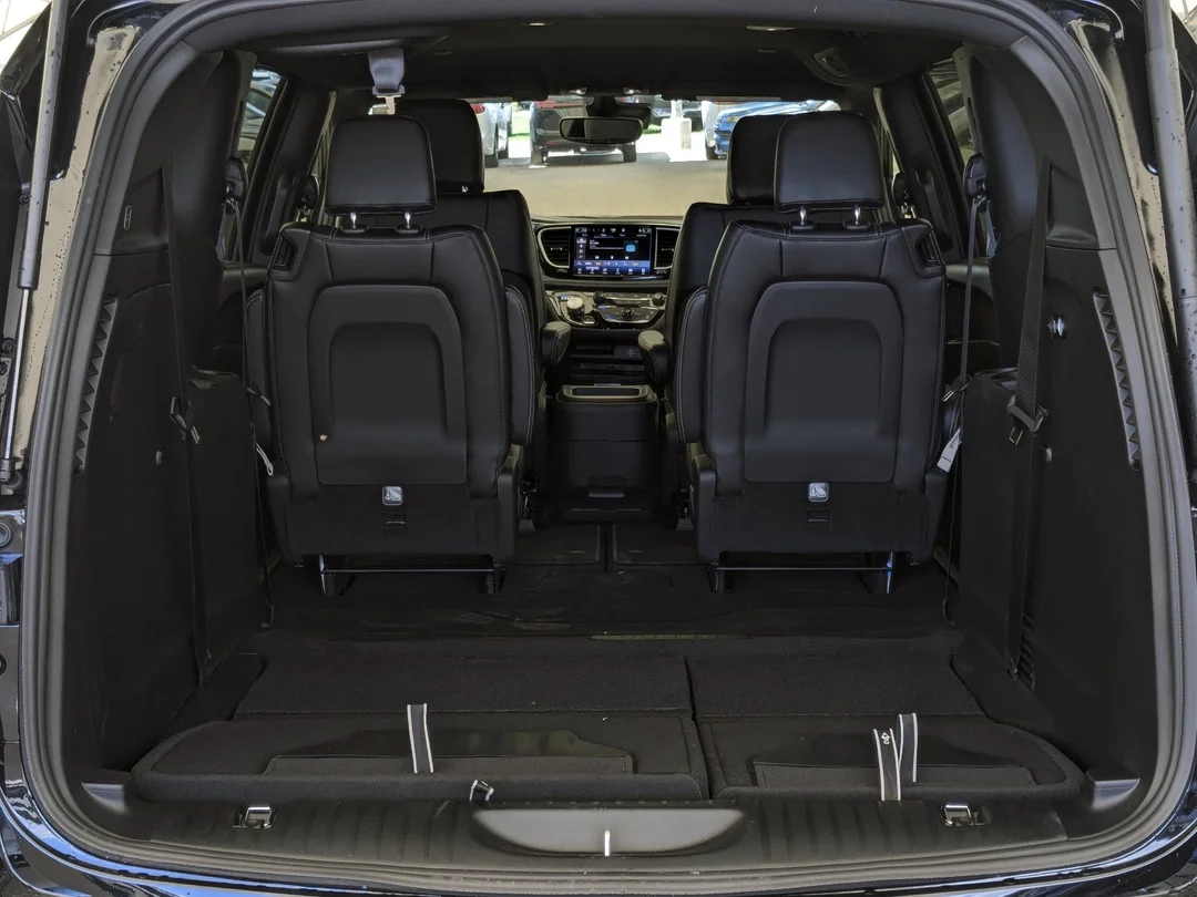 New 2026 Black Chrysler Select - - AWD - 3.6L Pentastar VVT V6 - S Appearance Pkg w/ 20 Whls & More! image 28
