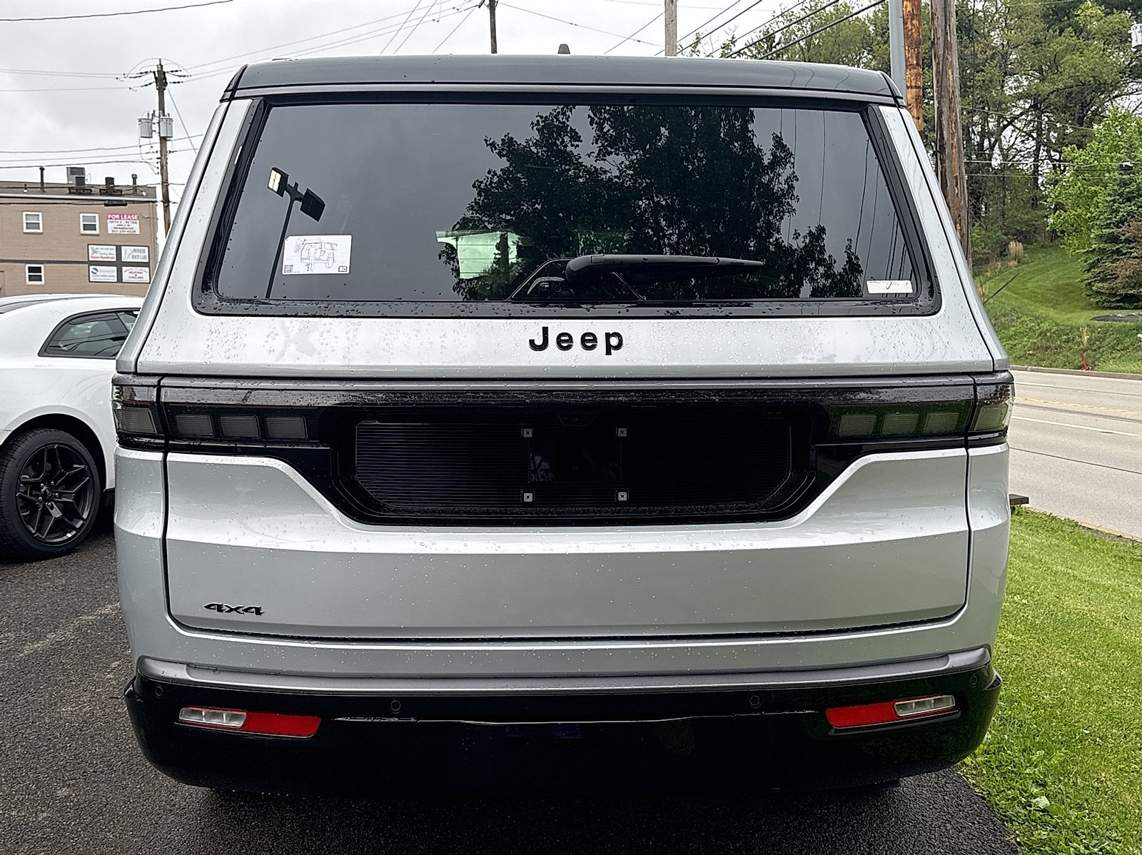 New 2026 Silver-Zynith Exterior Paint Jeep Summit Reserve 4x4 image 5