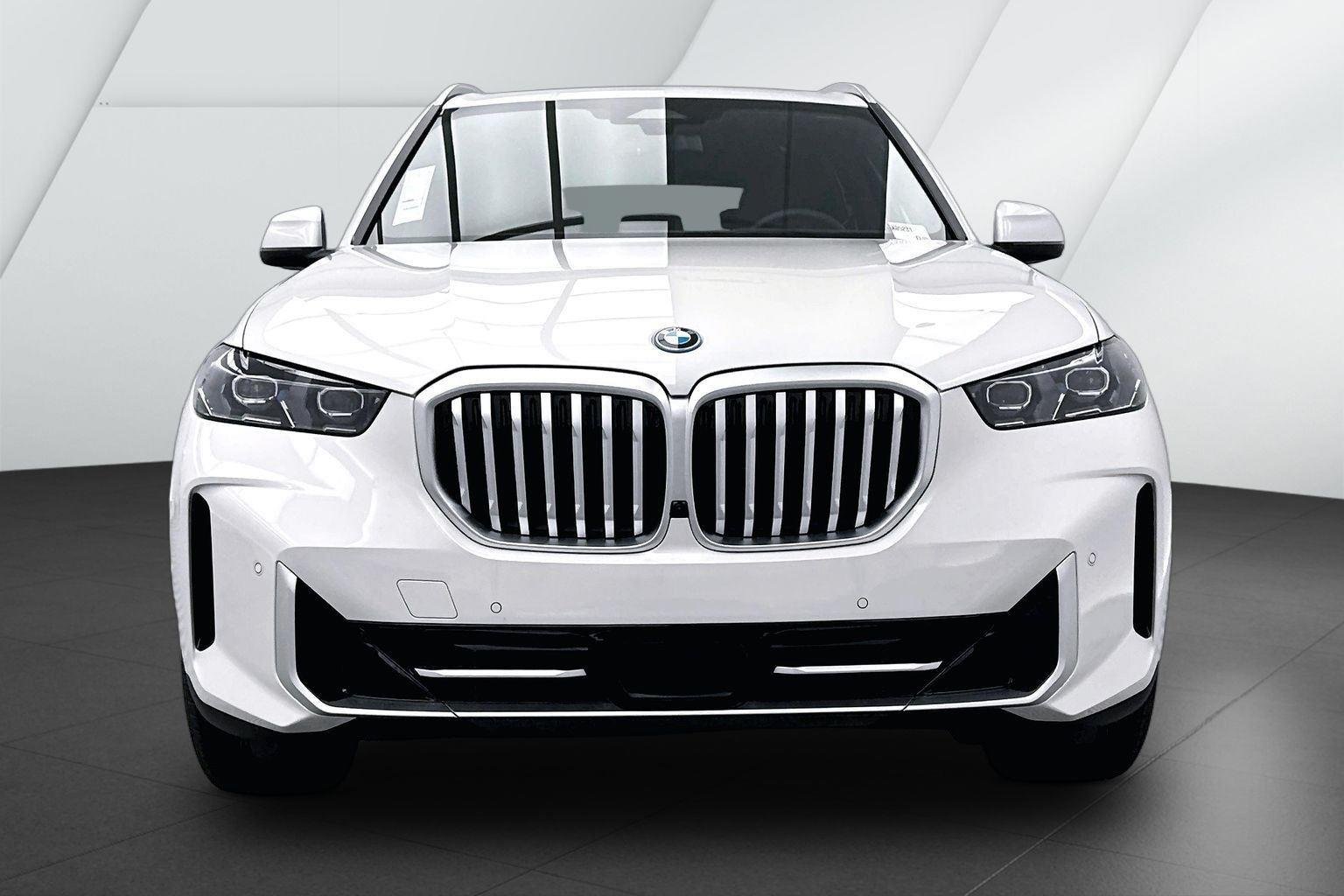 New 2026 Mineral White Metallic BMW xDrive50e image 2