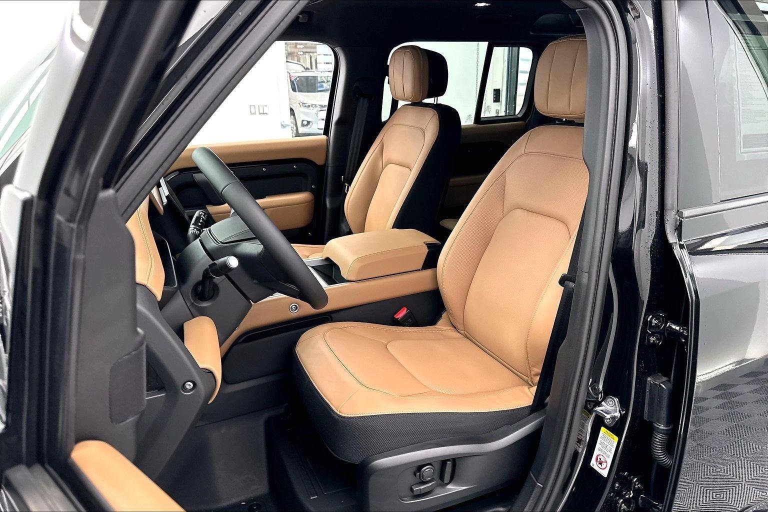 New 2026 Santorini Black Metallic Land Rover X image 27