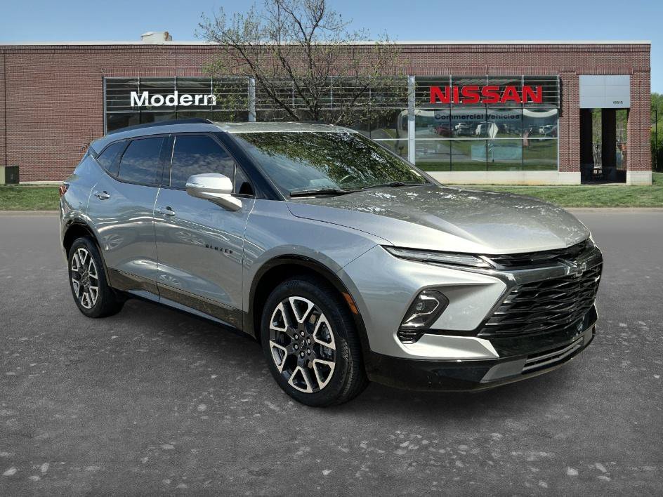 Used 2023 Sterling Gray Metallic Chevrolet RS image 5