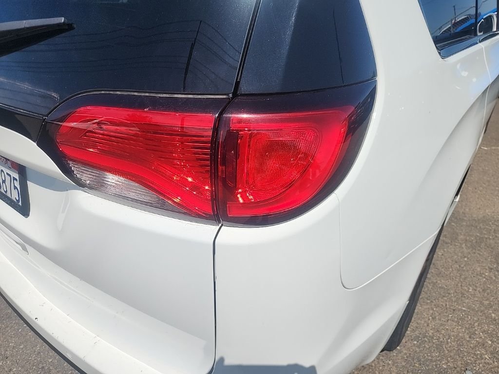 Used 2019 White Chrysler Touring L image 14