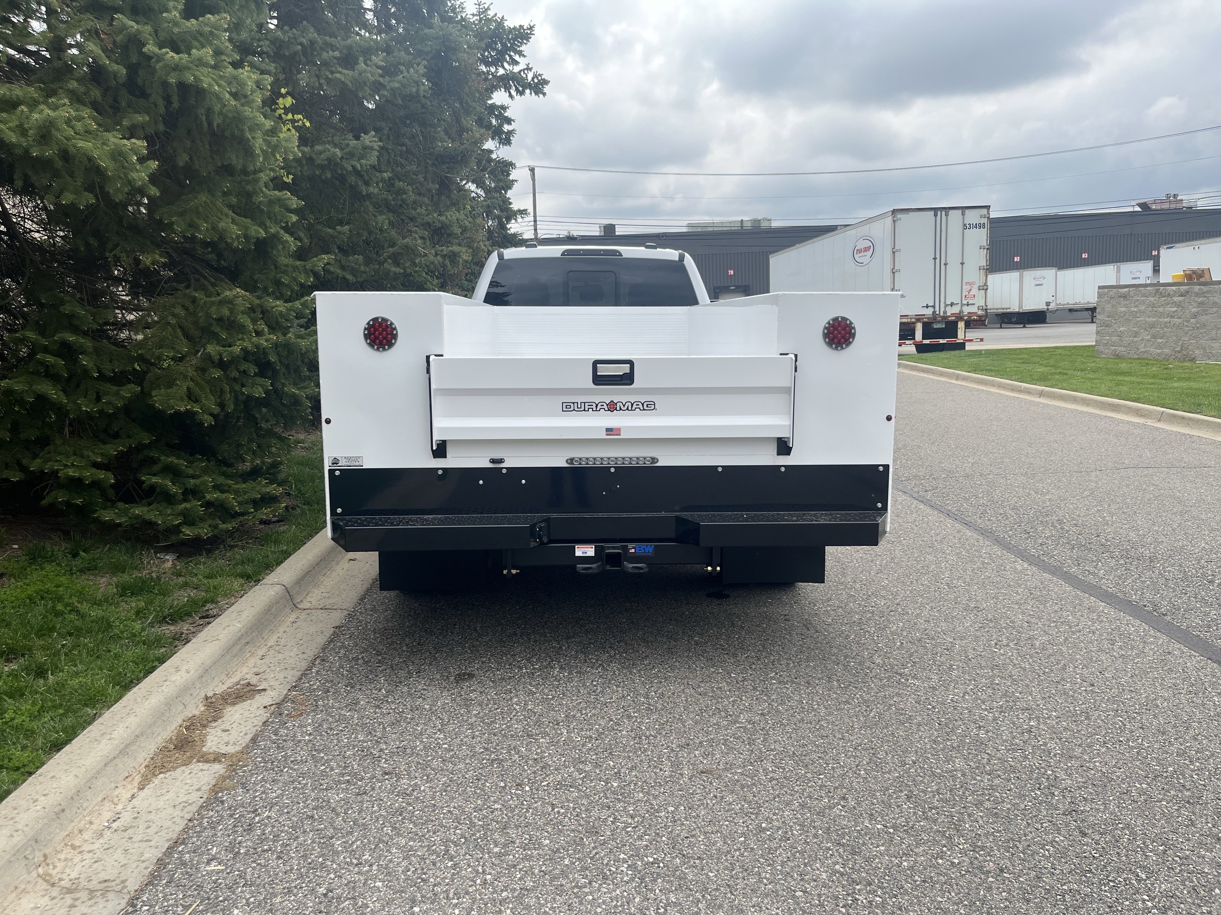 New 2025 Oxford White Ford XL image 2