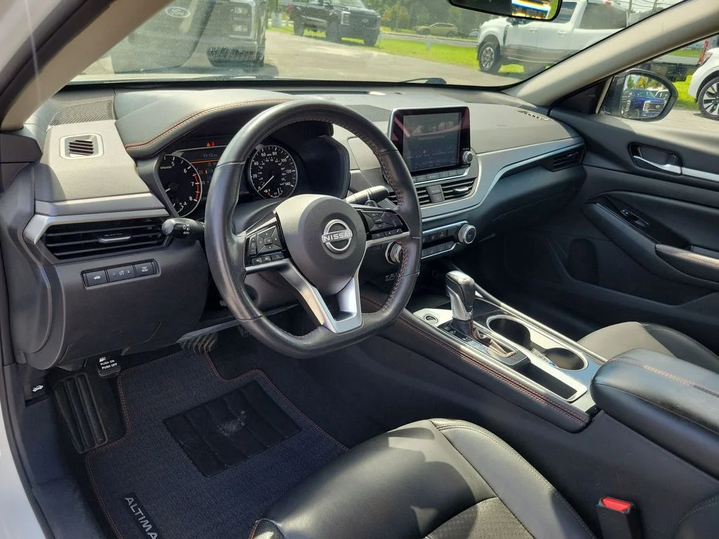 Used 2024 White Nissan 2.5 SR image 18