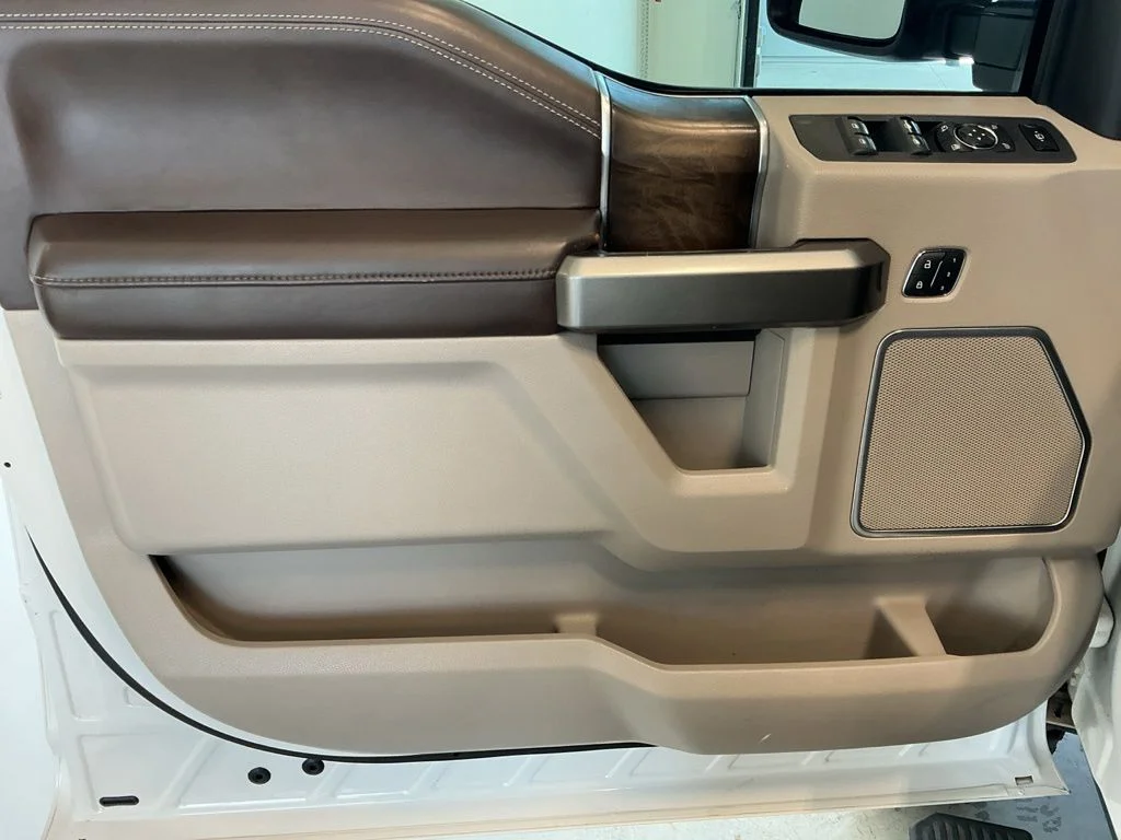Used 2019 White Platinum Clearcoat Metallic Ford Limited image 11