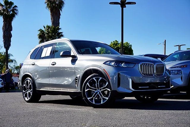Used 2026 Gray BMW sDrive40i image 1