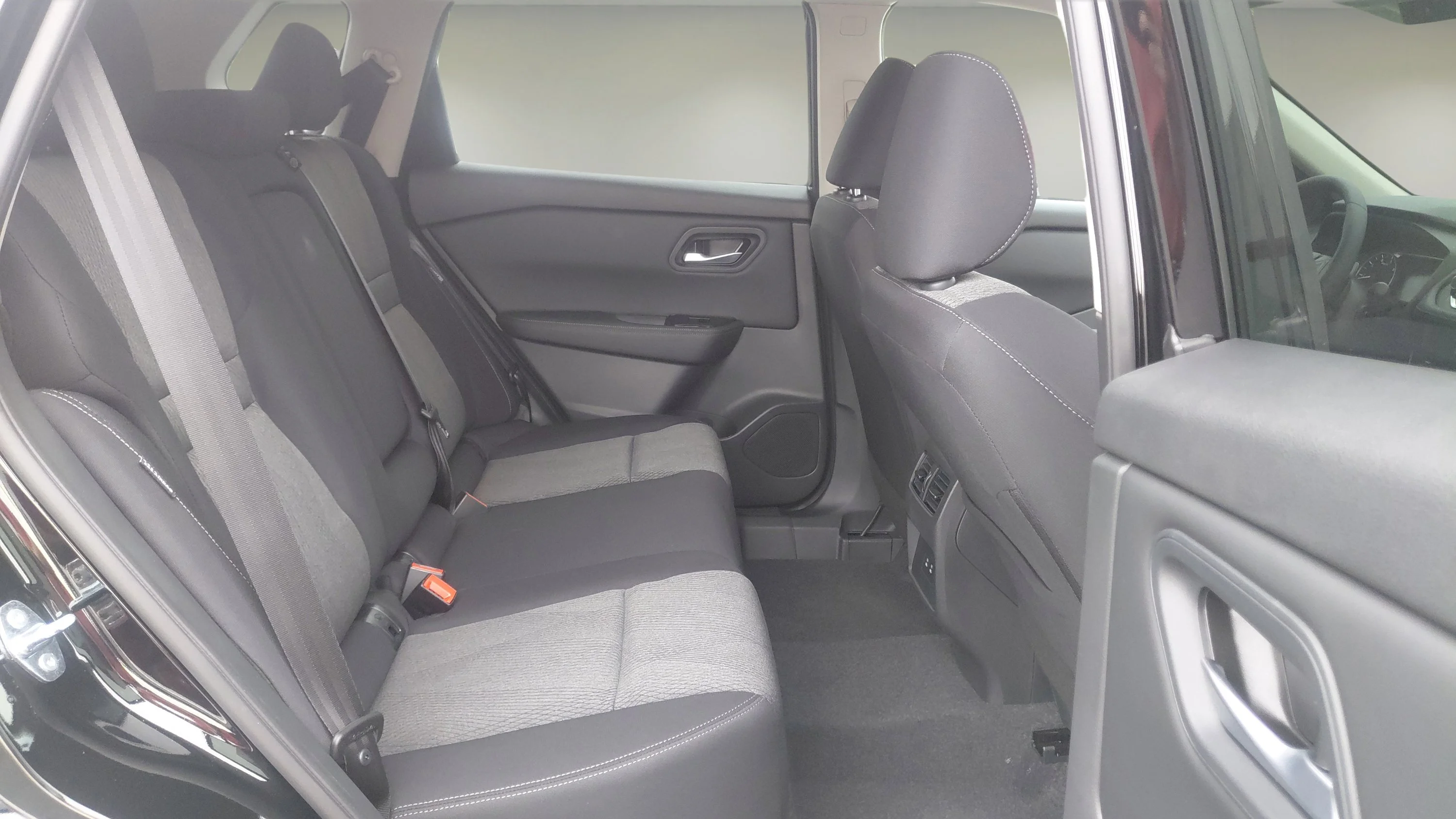 2026 Nissan Rogue SV - Photo 11