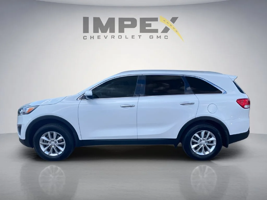 Used 2017 White Kia LX image 2