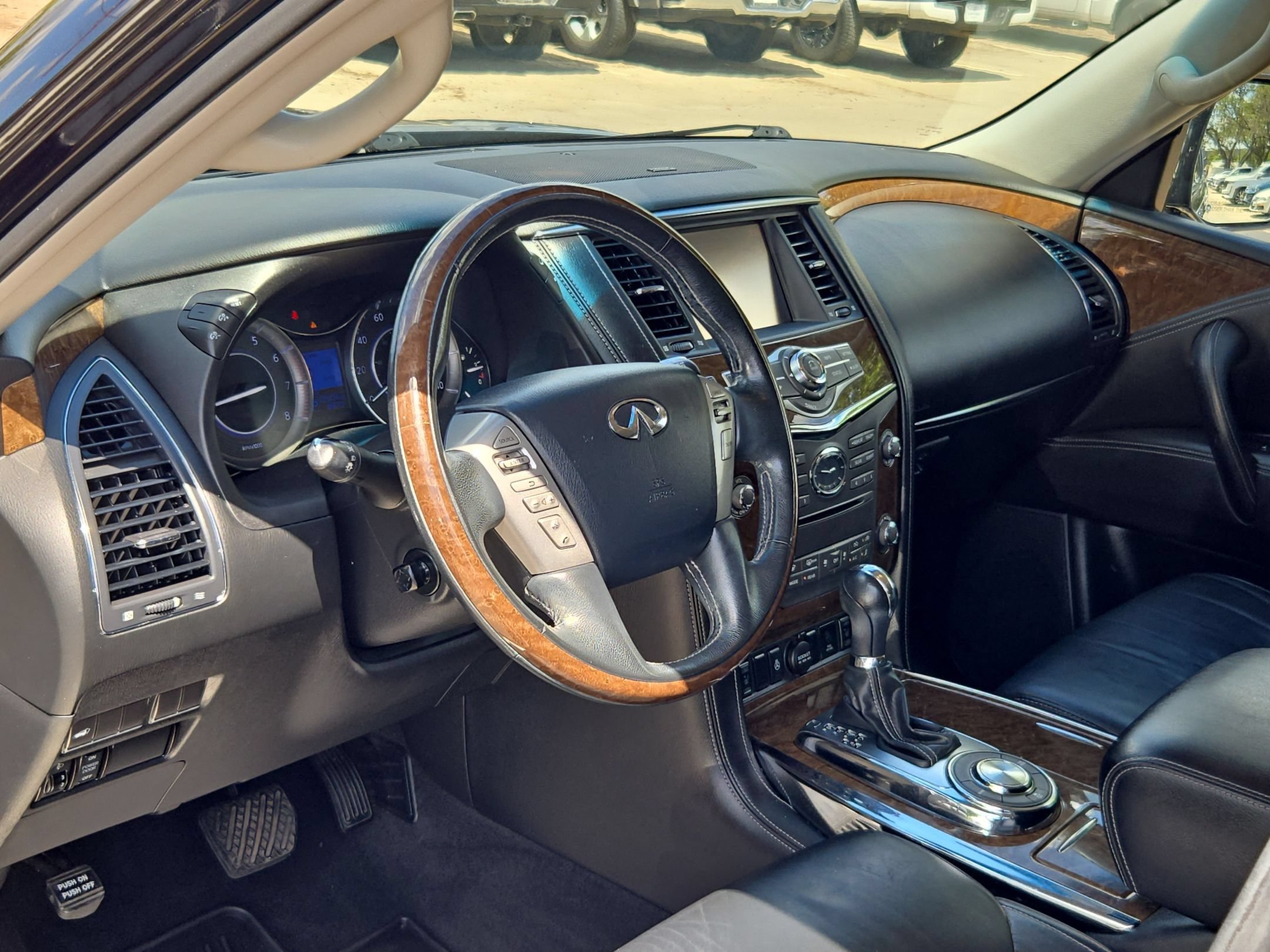 Used 2017 Black Obsidian INFINITI Base image 11