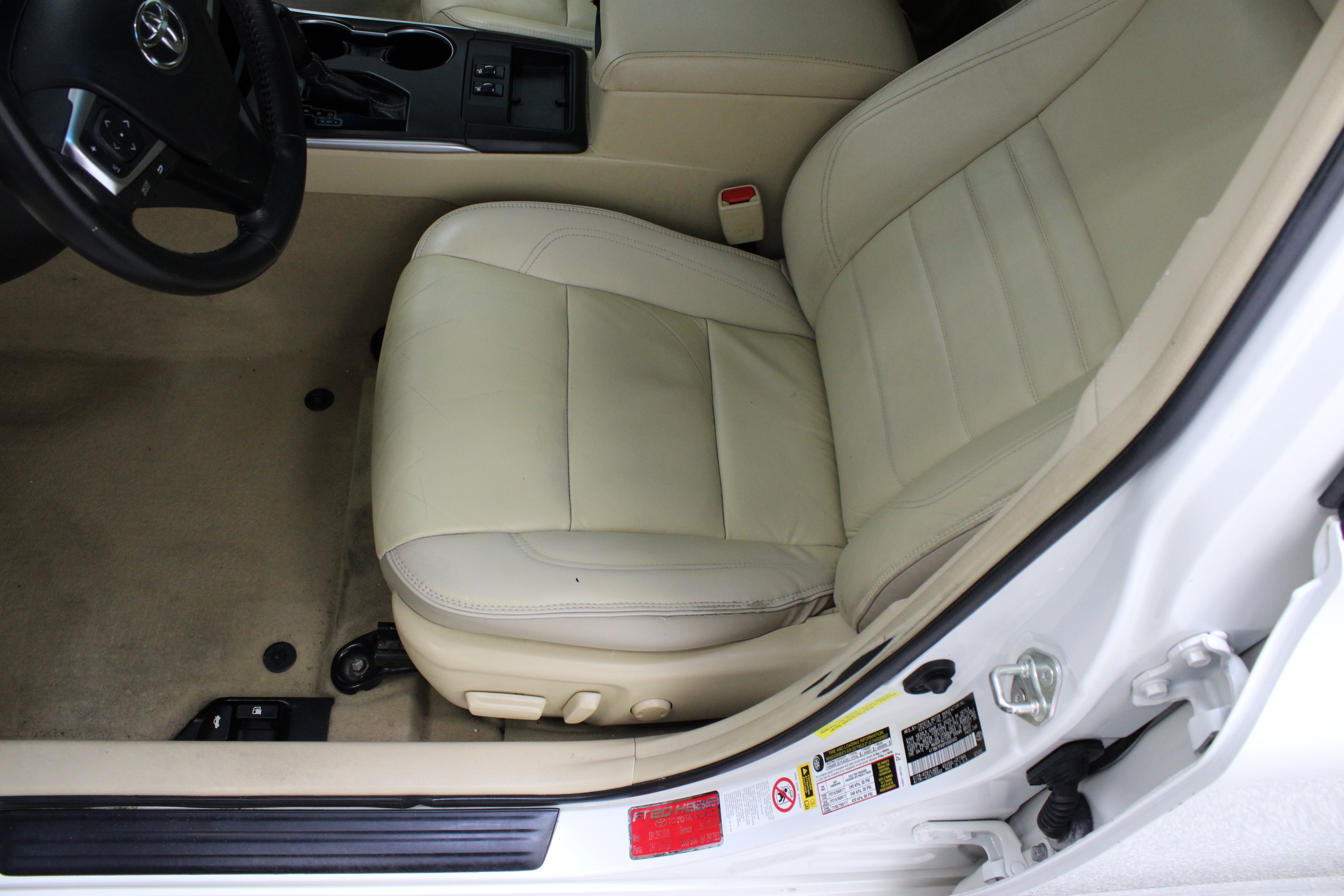 Used 2015 Blizzard Pearl Toyota XLE 3.5L image 15
