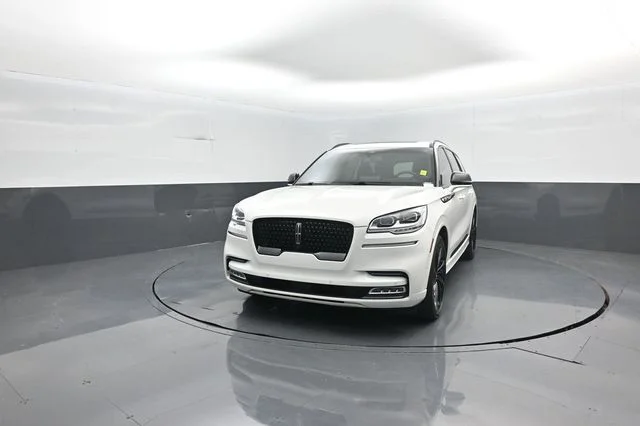 Used 2022 White Lincoln Reserve image 4