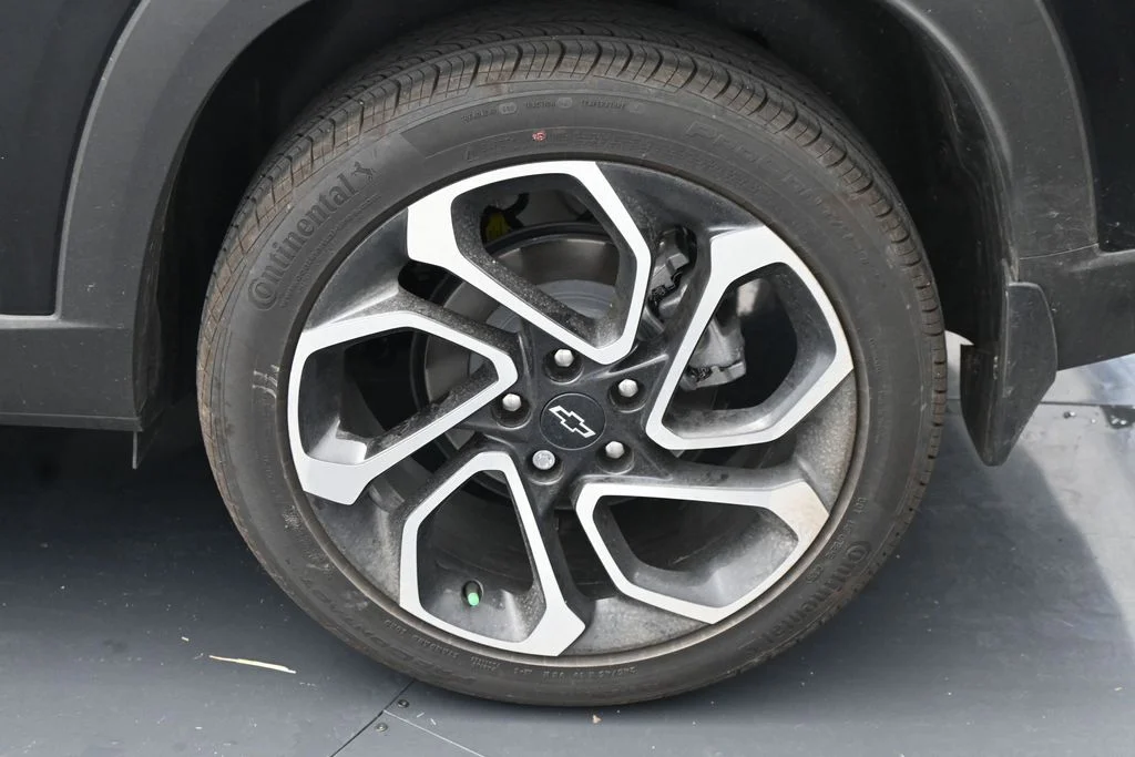 Used 2025 Black Chevrolet 2RS image 13