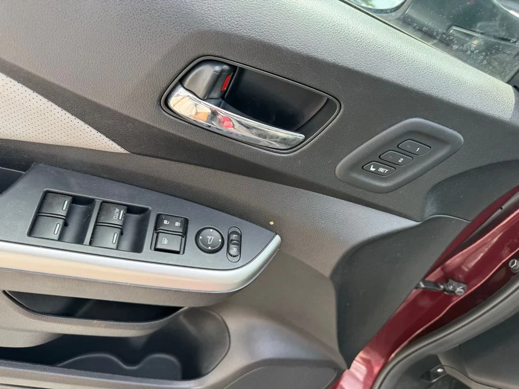 Used 2016 Red Honda Touring image 11