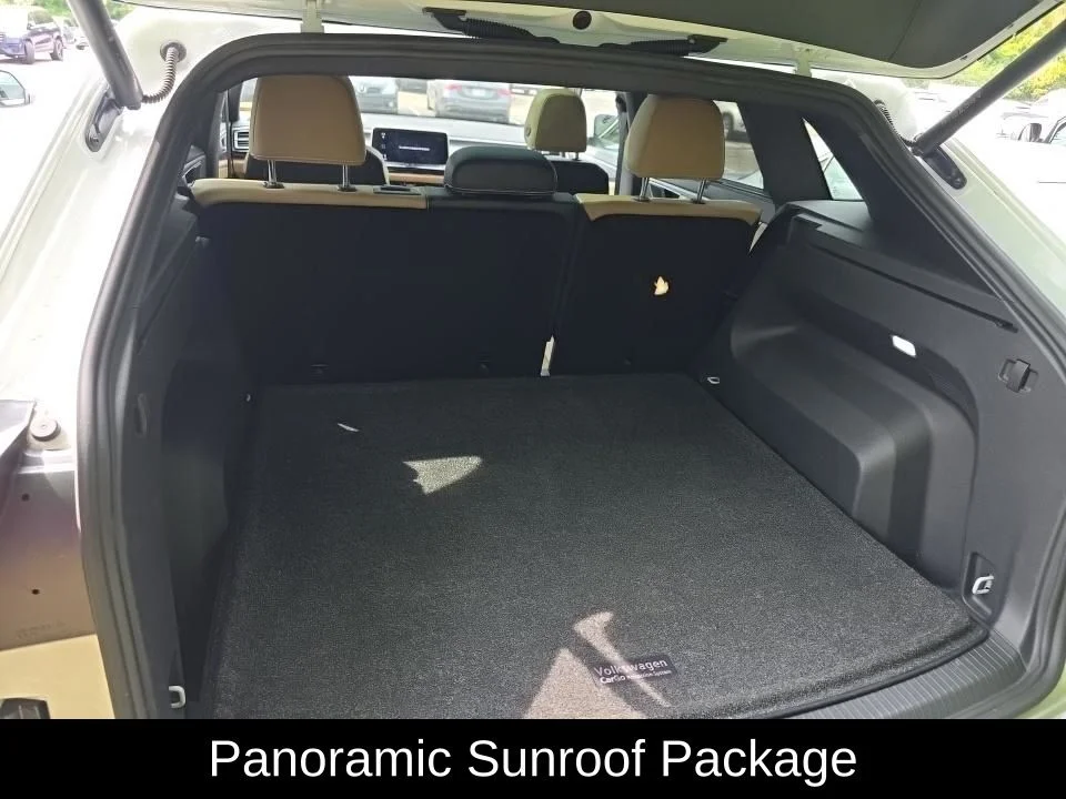 Used 2024 White Volkswagen 2.0T SE w/Technology image 6