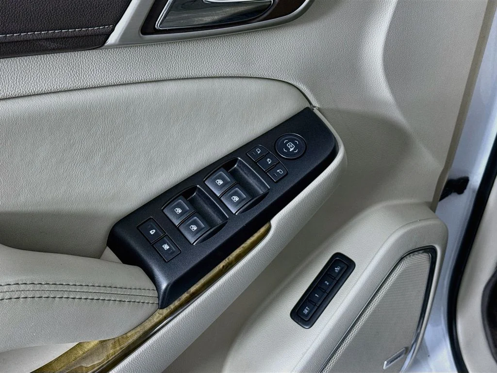 Used 2016 White Frost GMC Denali image 19