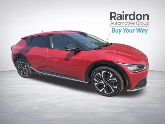 Used 2023 Runway Red Kia Wind image 1