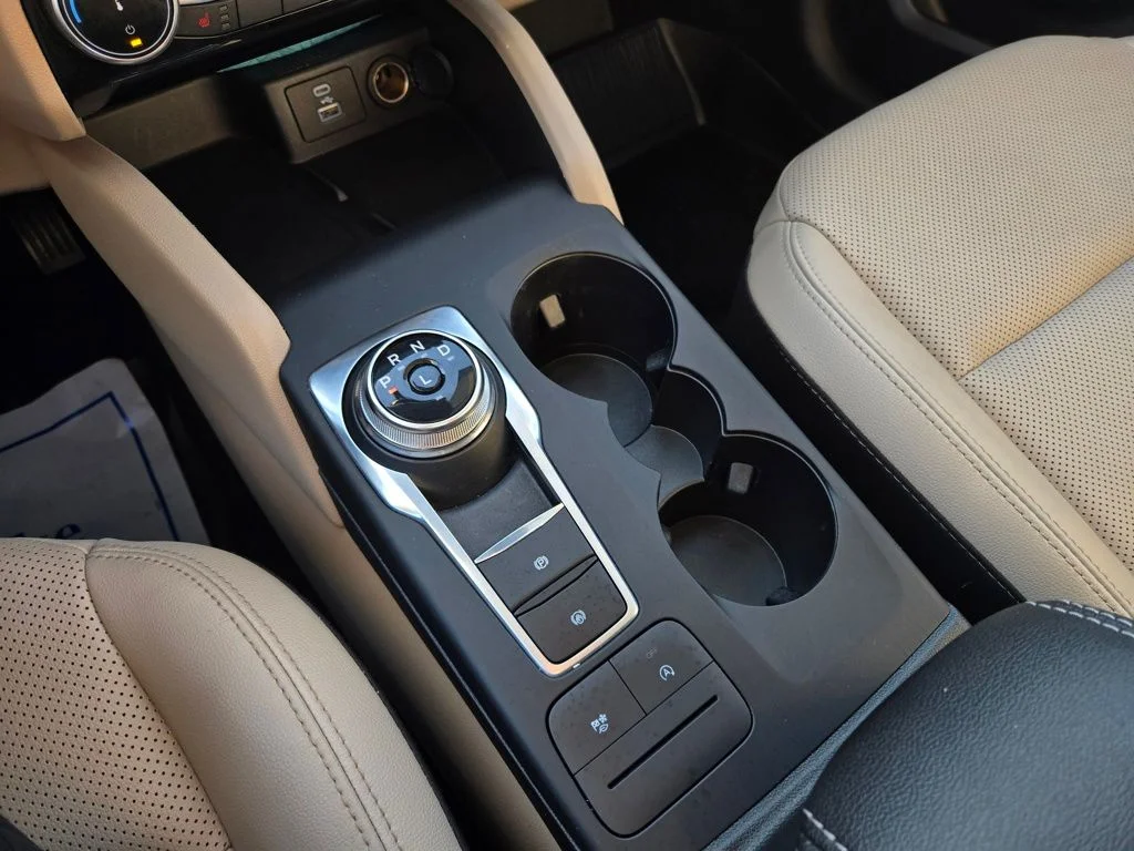 Used 2022 Blue Ford SEL image 25