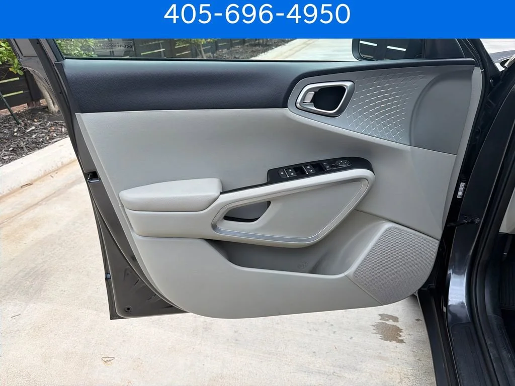 Pre-Owned 2023 Kia Soul LX