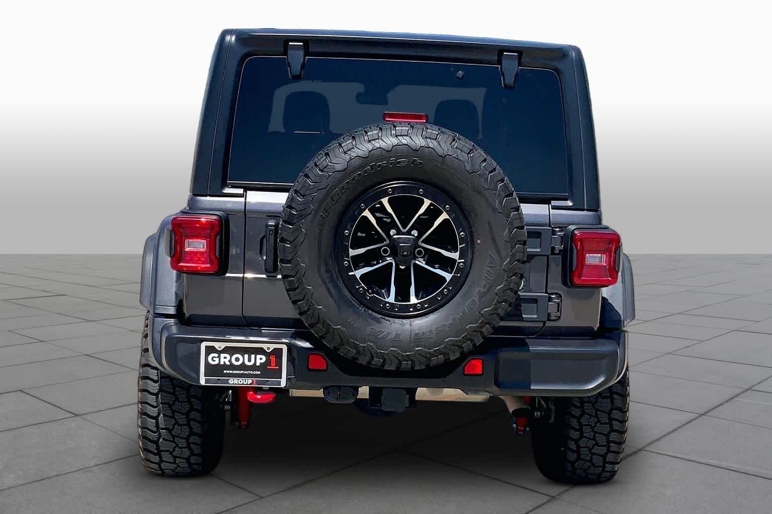 Used 2024 Granite Crystal Metallic Clearcoat Jeep Rubicon image 5