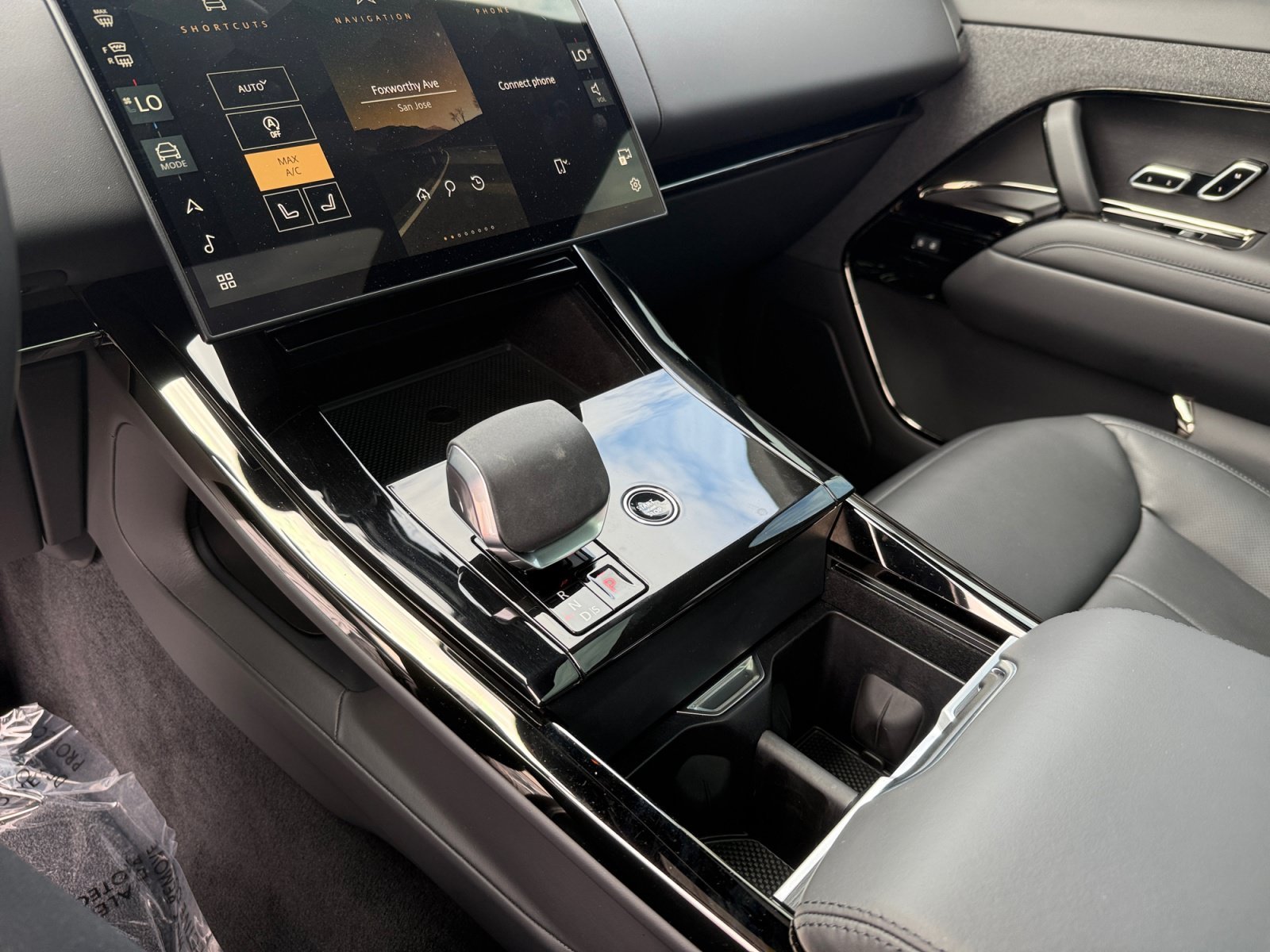 Used 2025 Black Land Rover Autobiography image 13