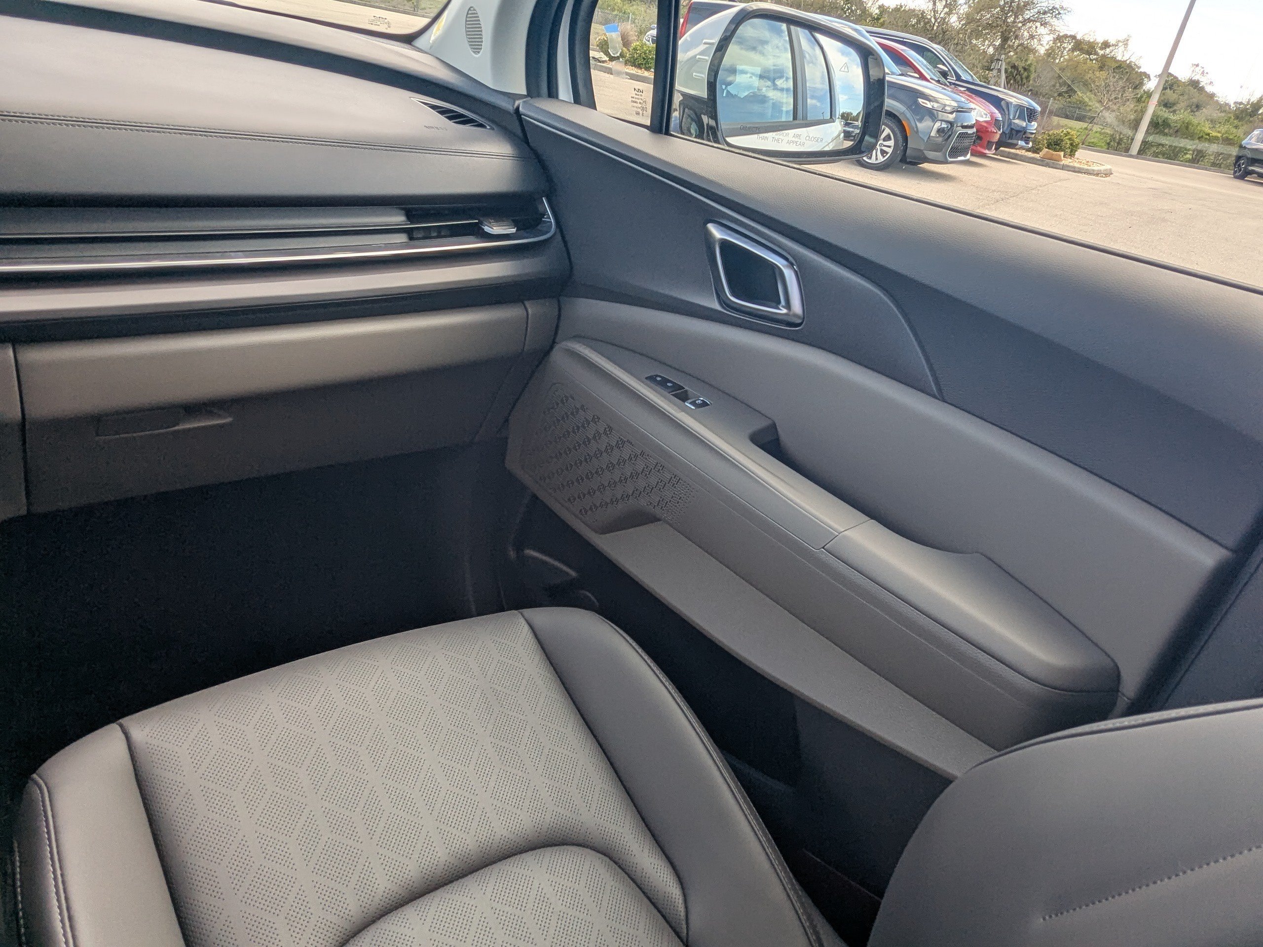 New 2026 Snow White Pearl Kia EX image 22