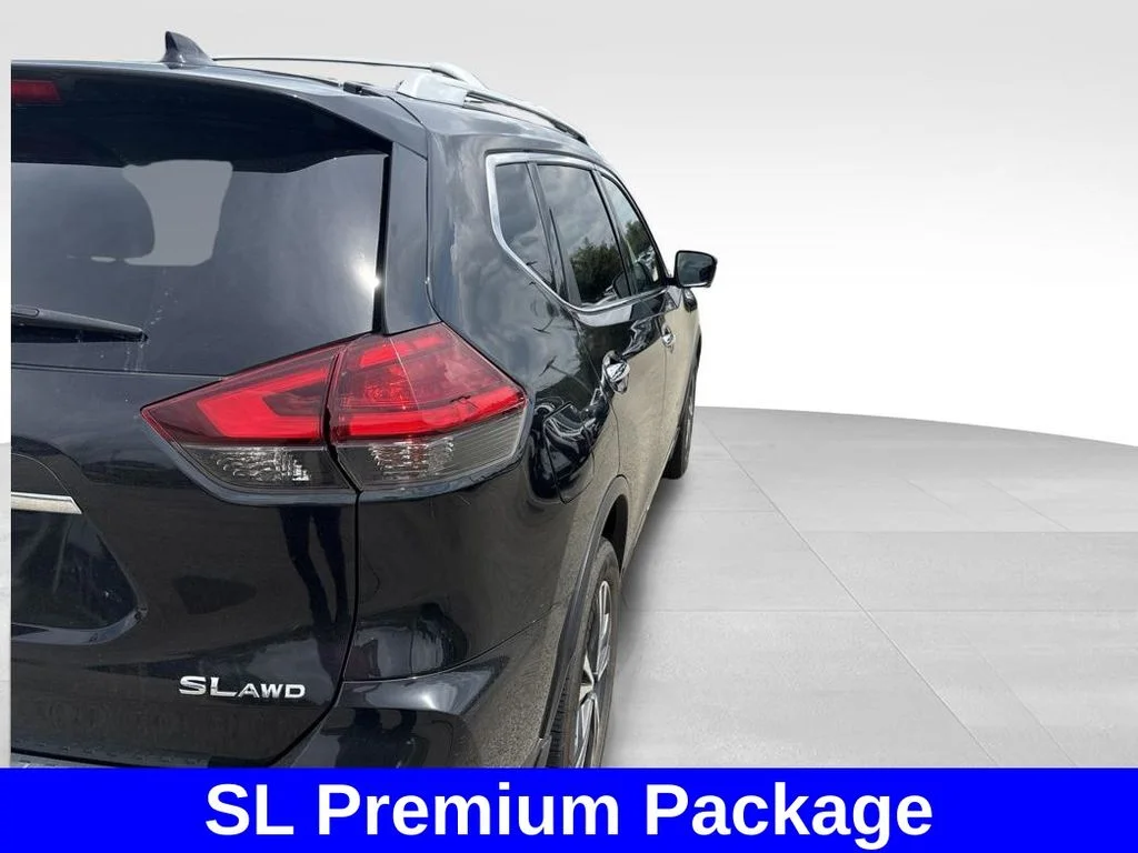 Used 2017 Black Nissan SL image 5