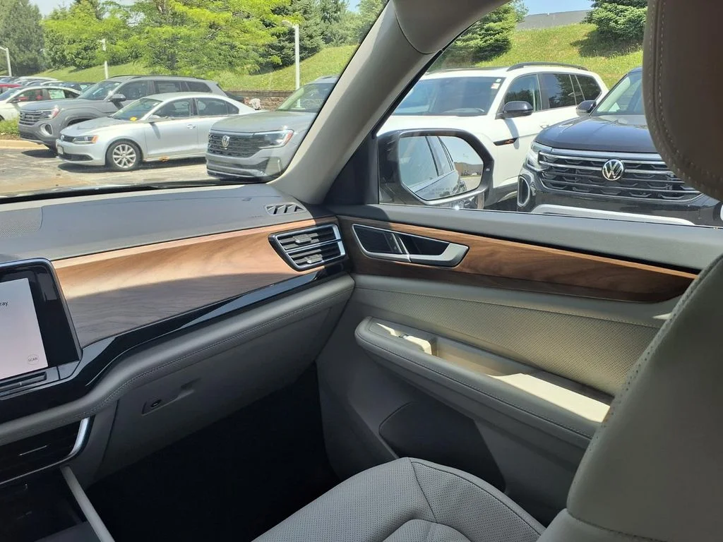 New 2026 Deep Black Pearl Volkswagen 2.0T SE image 23
