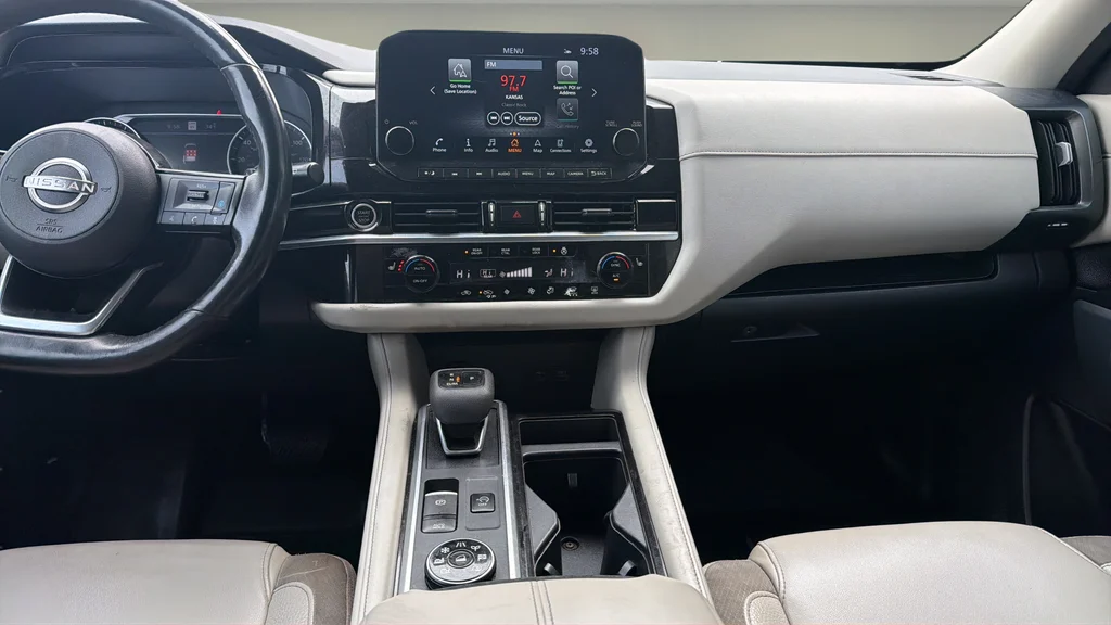 Used 2023 White Nissan SL image 8