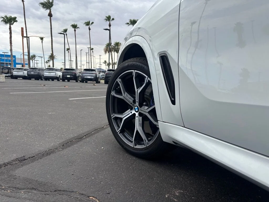 Used 2020 White BMW xDrive40i image 5