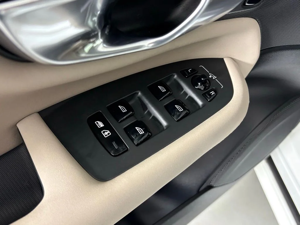 New 2026 White Volvo T8 Plus image 15