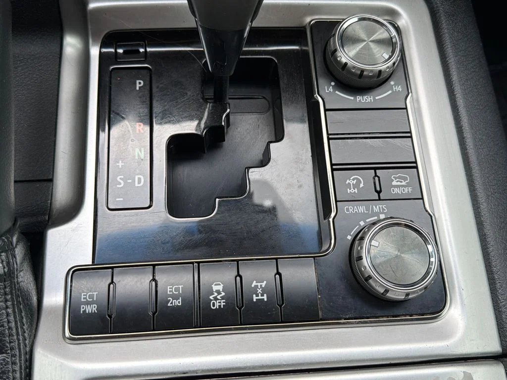 Used 2018 Blizzard Pearl Toyota  image 28